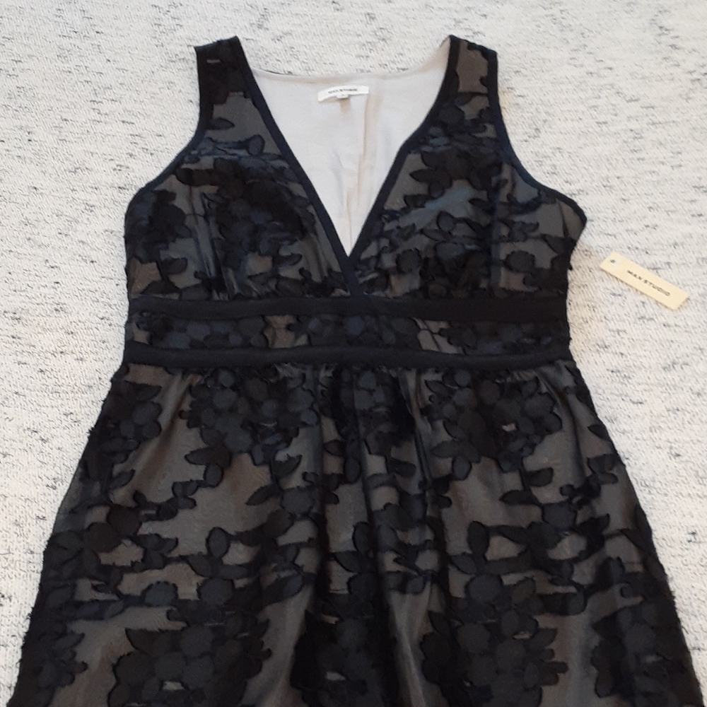 MAX STUDIO DRESS - Picture 2 of 10